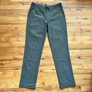 Vuori Men's Meta Elastic Waist Olive Green Drawstring Pull on Pants M NWOT